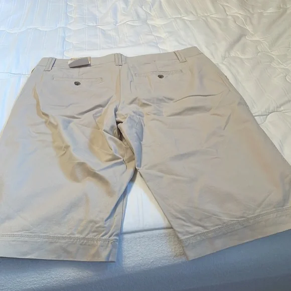 Women’s Bermuda shorts - Picture 2 of 3